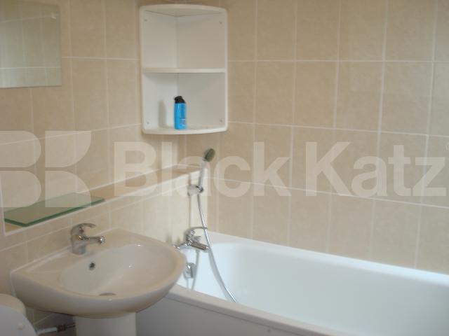 			GREAT LOCATION!!!!!, 1 Bedroom, 1 bath, 1 reception Flat			 Staveley Close, Camden Borders